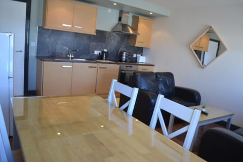 Comfort Apartment, Multiple Beds, Non Smoking | In-room dining