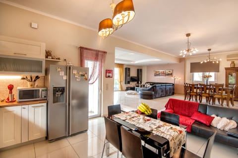 Villa, 4 Bedrooms, Sea View | Private kitchen | Full-size fridge, microwave, oven, stovetop