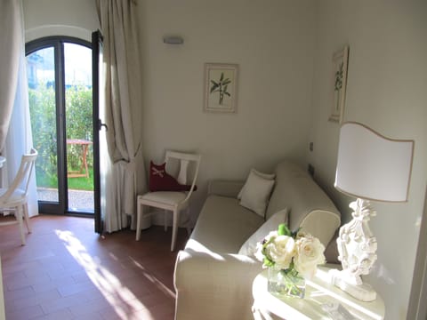 Minibar, in-room safe, desk, laptop workspace