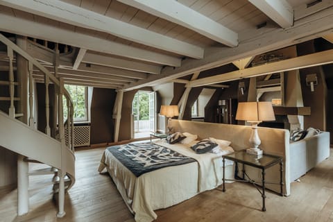 Suite | In-room safe, individually decorated, desk, cribs/infant beds