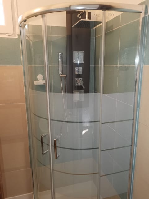 Classic Double Room, 1 Queen Bed, Non Smoking, Ensuite | Hypo-allergenic bedding, down comforters, blackout drapes