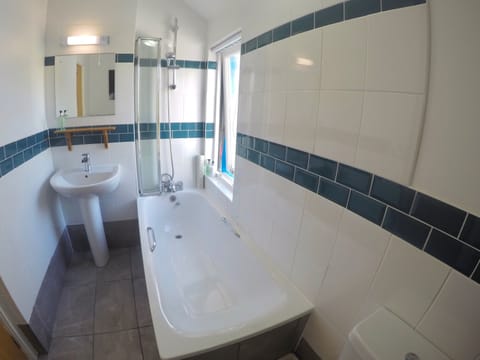 Sea-view Large Double | Bathroom | Free toiletries, hair dryer, towels