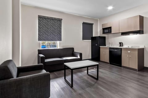 Full-size fridge, microwave, stovetop, coffee/tea maker