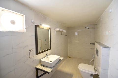 Shower, rainfall showerhead