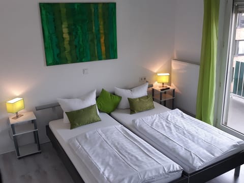 Standard Apartment, 2 Bedrooms | Hypo-allergenic bedding, soundproofing, free cribs/infant beds