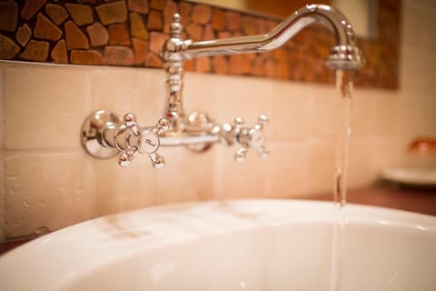 Suite (Bayeux) | Bathroom sink