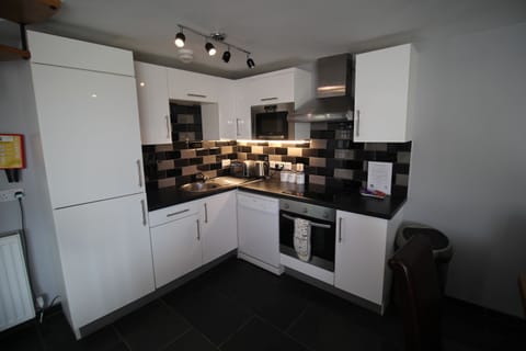 Cottage, Ensuite, Mountain View (Two Bedroom) | Private kitchen | Highchair