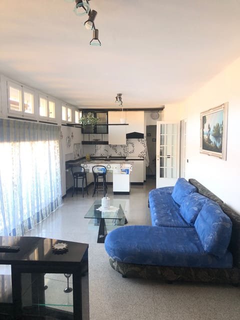 Executive Apartment, 2 Bedrooms, Kitchen, City View | Living room | 32-inch LED TV with satellite channels, TV