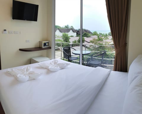 Standard Double Room | In-room safe, WiFi (free), bed sheets