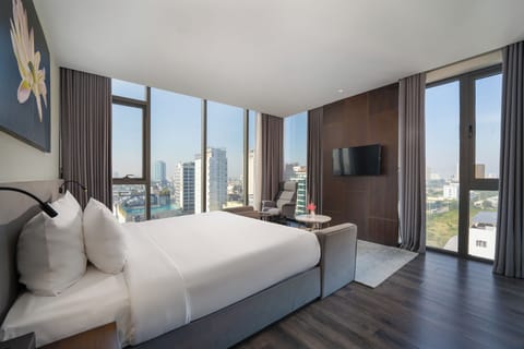 Suite | Egyptian cotton sheets, premium bedding, minibar, in-room safe
