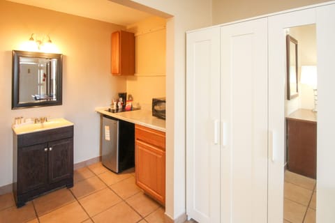 Fridge, microwave, stovetop, coffee/tea maker