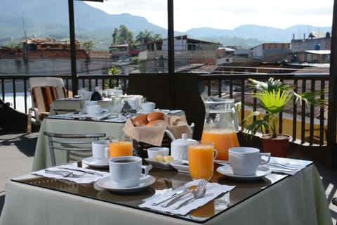 Free daily continental breakfast