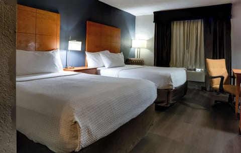 Egyptian cotton sheets, premium bedding, pillowtop beds, desk