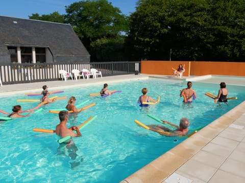 Seasonal outdoor pool, pool umbrellas, sun loungers