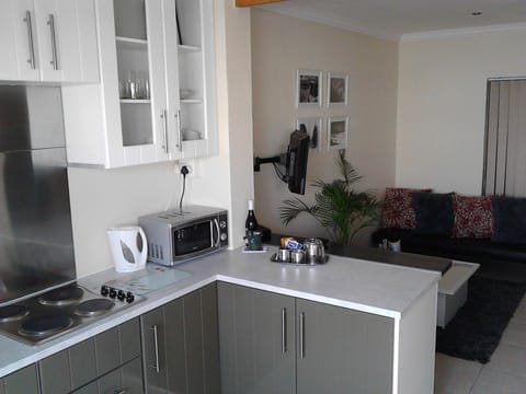 Deluxe Studio, 1 Bedroom, Non Smoking | Free WiFi, bed sheets