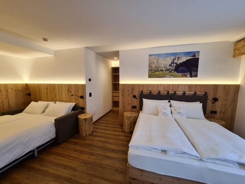 Superior Quadruple Room | In-room safe, desk, blackout drapes, soundproofing