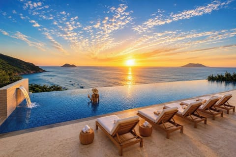 Outdoor pool, sun loungers