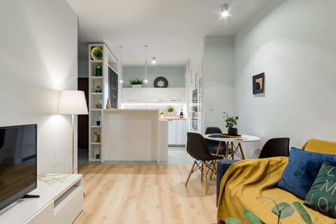 Apartment, 1 Double Bed with Sofa bed, Non Smoking | Living room | Flat-screen TV