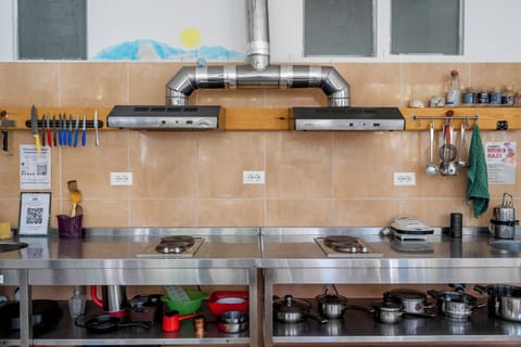 Full-size fridge, stovetop, cookware/dishes/utensils, dining tables