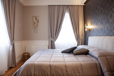 Minibar, desk, soundproofing, free WiFi