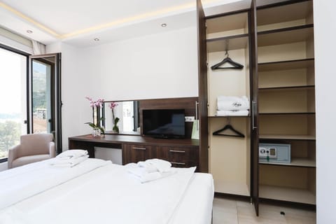 In-room safe, blackout drapes, free WiFi, bed sheets