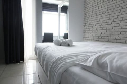 Room | Desk, free WiFi, bed sheets