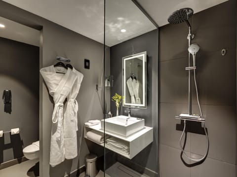 Hypo-allergenic bedding, down comforters, Select Comfort beds, minibar