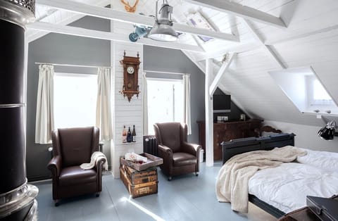 Room (Frl.-Herrlich-Zimmer) | Egyptian cotton sheets, premium bedding, in-room safe, blackout drapes