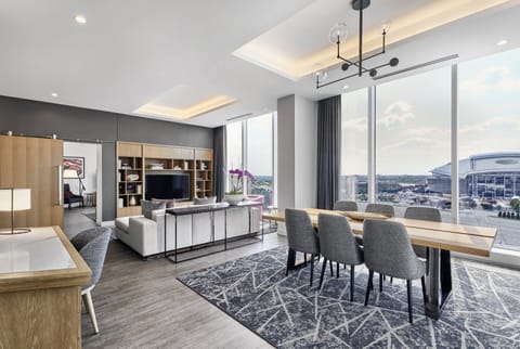 Suite (Champions) | Premium bedding, minibar, in-room safe, desk