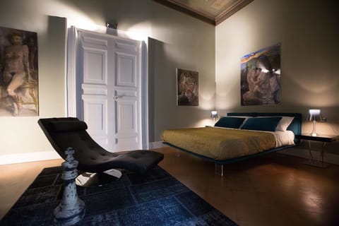 Luxury Suite (Re) | In-room safe, individually decorated, individually furnished, desk