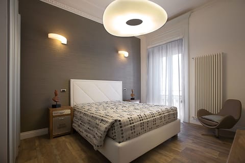 Suite (Vintage ) | In-room safe, individually decorated, individually furnished, desk