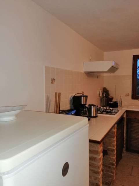 Classic Studio, 1 Queen Bed, Non Smoking, Kitchen (Champêtre) | Private kitchenette | Full-size fridge, microwave, coffee/tea maker, electric kettle