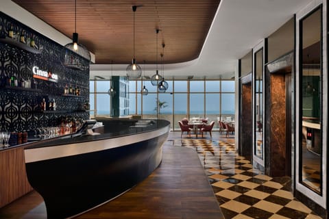 2 restaurants; breakfast, lunch, dinner, and brunch served