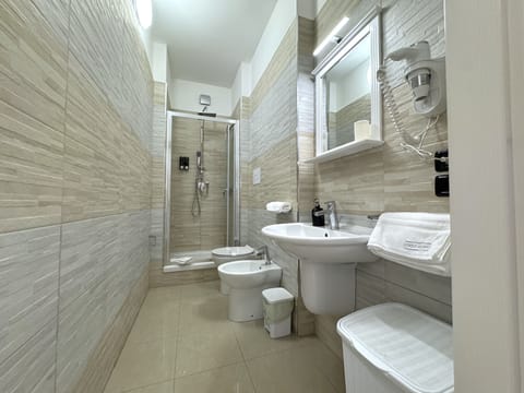 Double or Twin Room, Accessible, Non Smoking | Bathroom | Shower, free toiletries, hair dryer, slippers