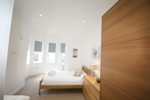 Deluxe Apartment, Multiple Beds, Non Smoking | 3 bedrooms, desk, soundproofing, iron/ironing board