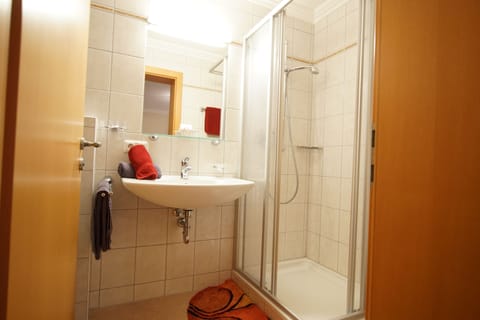 Comfort Double Room, Mountain View | Bathroom | Shower, hair dryer, towels