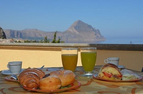 Free daily cooked-to-order breakfast