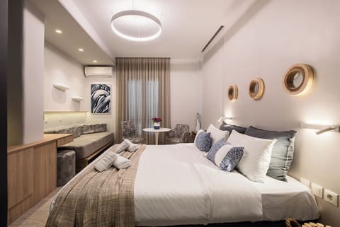 Triple Room, Partial Sea View | In-room safe, desk, blackout drapes, soundproofing