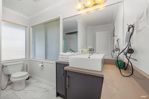 Deluxe Room, 2 Queen Beds, Non Smoking | Desk, soundproofing, free WiFi, bed sheets