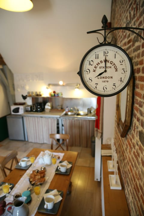 Free daily continental breakfast