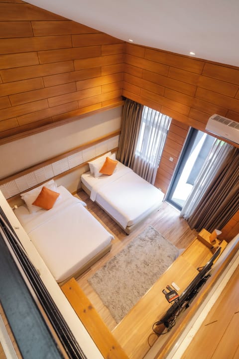 Jasmine Loft Room | In-room safe, blackout drapes, WiFi (free), bed sheets