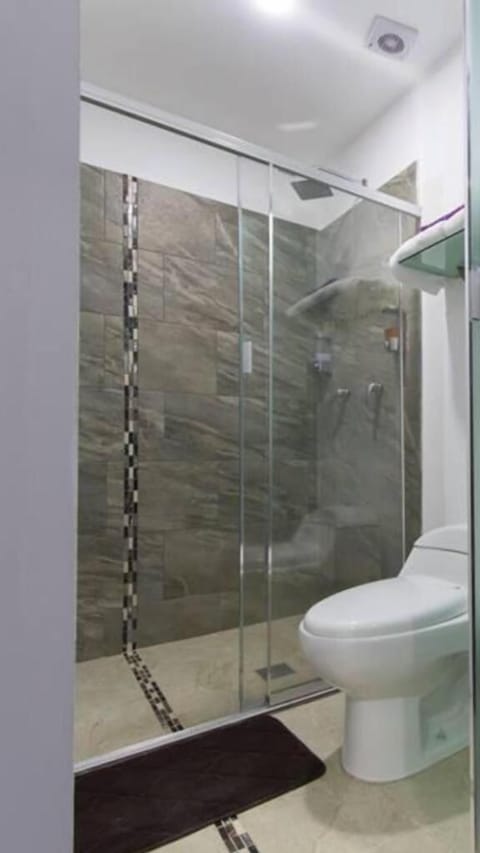 Shower, free toiletries, towels