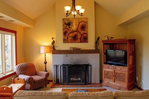 Suite, 1 Queen Bed with Sofa bed, Non Smoking (Garden) | Living area | TV