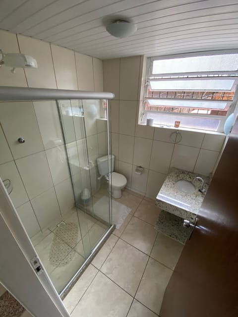 Standard Triple Room | Bathroom | Shower, towels