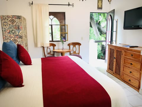 Double Room, 1 King Bed, Kitchenette | Desk, iron/ironing board, free WiFi, bed sheets