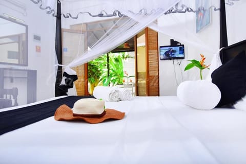 Deluxe Triple Room, Multiple Beds, Accessible, Garden View | Individually decorated, individually furnished, soundproofing