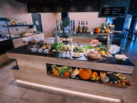Free daily buffet breakfast