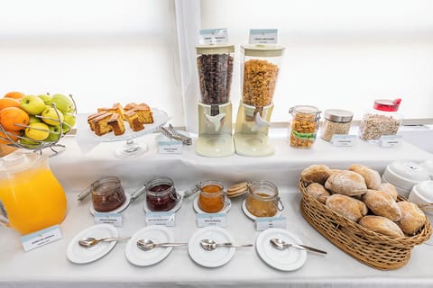 Free daily continental breakfast