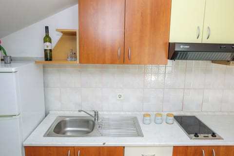 Apartment, 2 Bedrooms, Balcony | Private kitchen | Fridge, stovetop, electric kettle, griddle