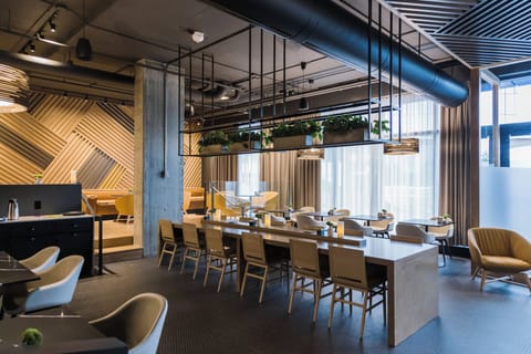Serves dinner and happy hour